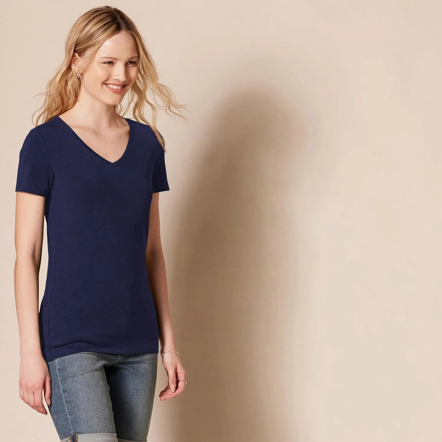Amazon Essentials Women's Classic-Fit Short-Sleeve V-Neck T-Shirt, Multipacks